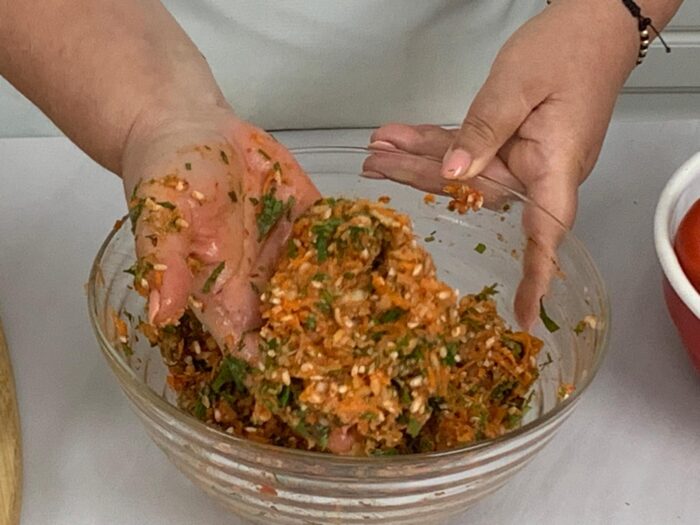 dovlecei umpluti carne legume reteta gina bradea 4 700x525 - Dovlecei umpluti cu carne si legume