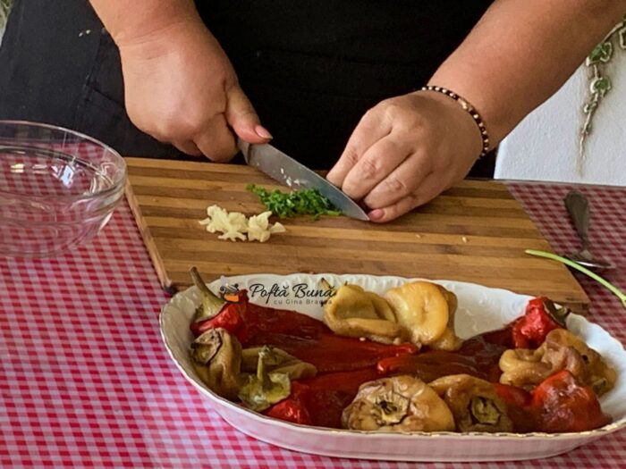 Salata de ardei copti Salata de ardei copti