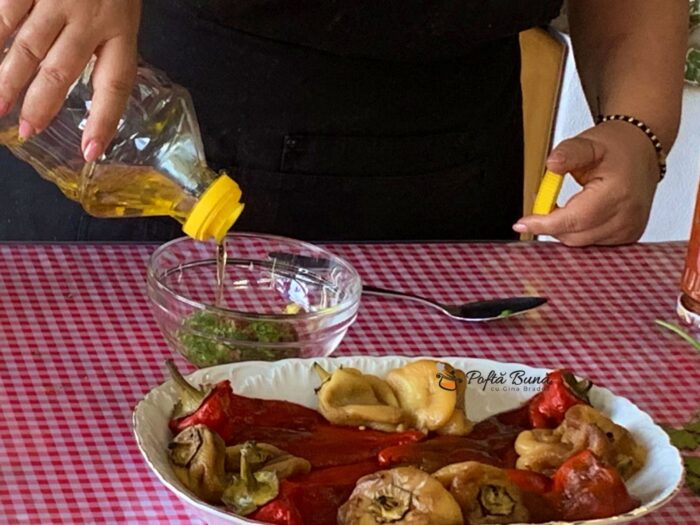 Salata de ardei copti salata de ardei copti reteta gina bradea 5 700x525 - Salata de ardei copti