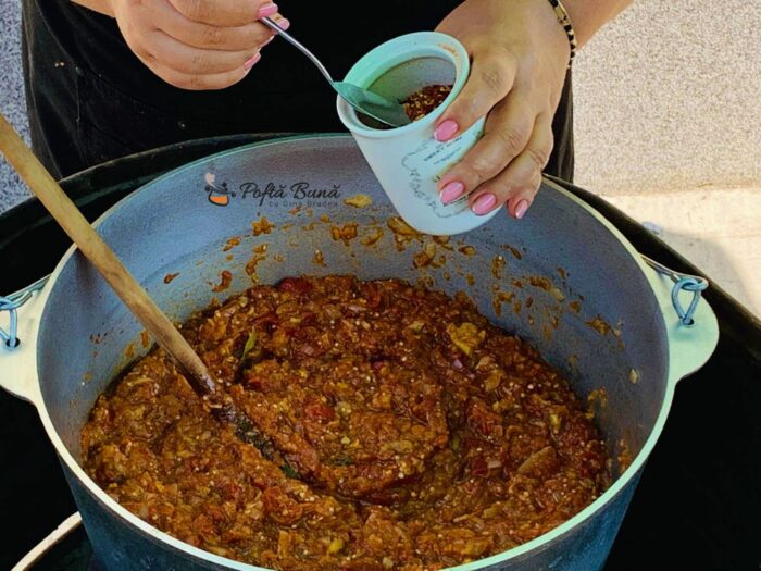 Zacusca de vinete cu mere si morcovi zacusca vinete mere morcovi reteta gina bradea 10 700x525 - Zacusca de vinete cu mere si morcovi