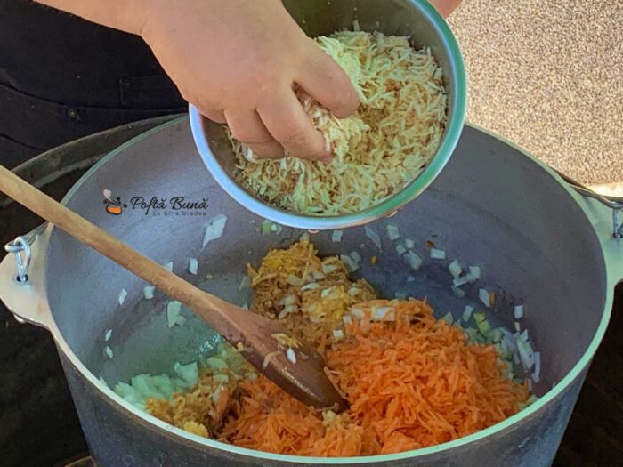 Zacusca de vinete cu mere si morcovi zacusca vinete mere morcovi reteta gina bradea 7 700x525 - Zacusca de vinete cu mere si morcovi