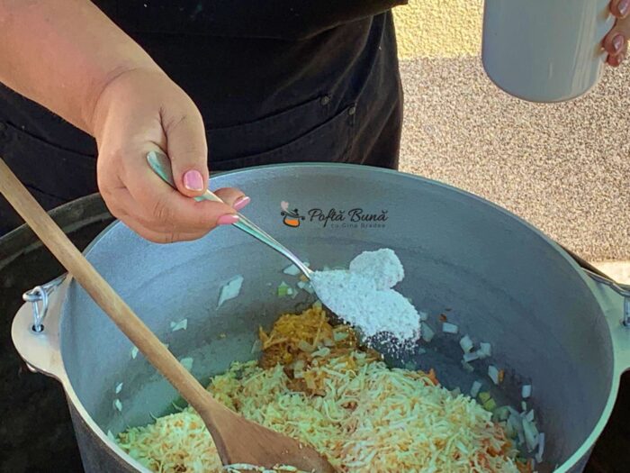 Zacusca de vinete cu mere si morcovi zacusca vinete mere morcovi reteta gina bradea 8 700x525 - Zacusca de vinete cu mere si morcovi