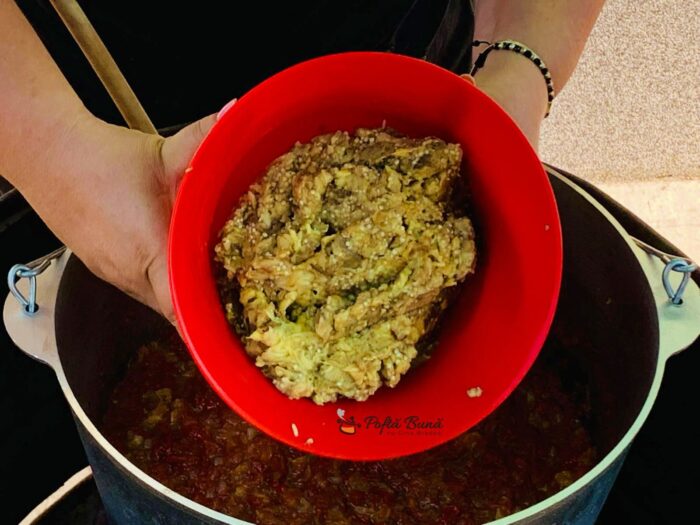 Zacusca de vinete cu mere si morcovi zacusca vinete mere morcovi reteta gina bradea 9 700x525 - Zacusca de vinete cu mere si morcovi