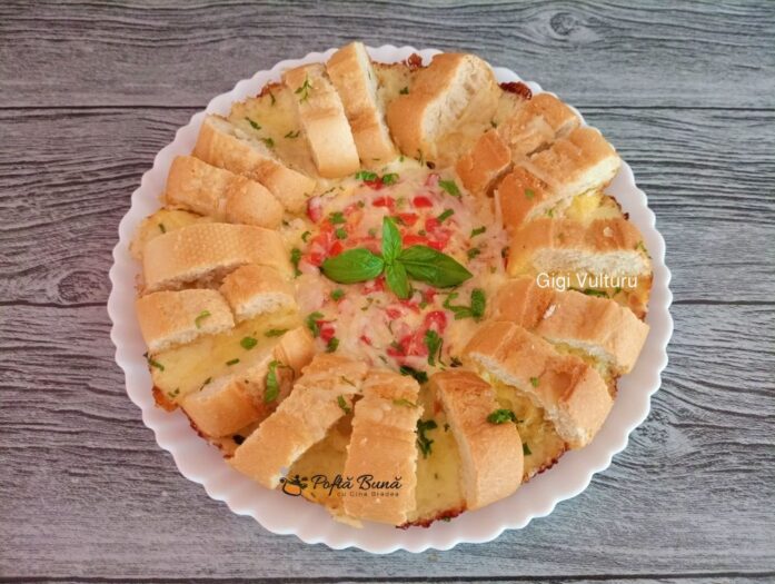 Minibaghete cu patrunjel, usturoi si parmezan bagheta mozzarella oua reteta gina brade 1 697x525 - Minibaghete cu patrunjel, usturoi si parmezan