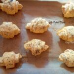 Cornuri aperitiv din foietaj cu salam si cascaval cornuri aperitiv din foietaj salam cascaval reteta gina bradea 3 150x150 - Cornuri aperitiv din foietaj cu salam si cascaval