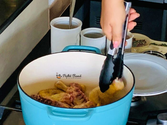 Ostropel alb de pui inabusit reteta moldoveneasca ostropel alb pui inabusit reteta moldoveneasca gina bradea 11 700x525 - Ostropel alb de pui inabusit reteta moldoveneasca