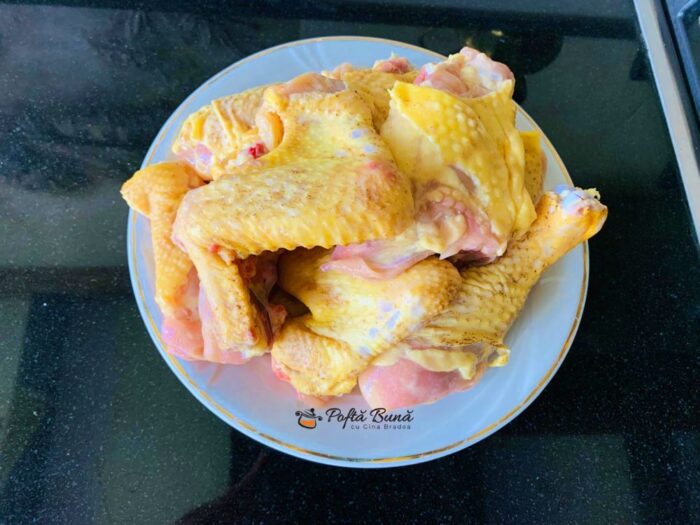 Ostropel alb de pui inabusit reteta moldoveneasca ostropel alb pui inabusit reteta moldoveneasca gina bradea 12 700x525 - Ostropel alb de pui inabusit reteta moldoveneasca