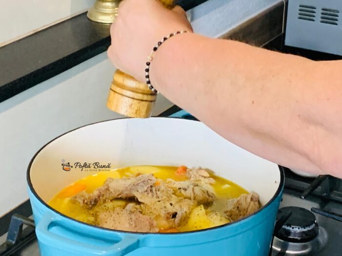 Ostropel alb de pui inabusit reteta moldoveneasca ostropel alb pui inabusit reteta moldoveneasca gina bradea 3 700x525 - Ostropel alb de pui inabusit reteta moldoveneasca