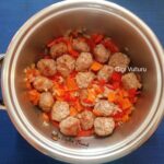 mancare cartofi chiftele mazare reteta gina bradea 1 150x150 - Mancare de cartofi cu chiftelute si mazare