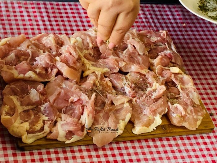 Rulouri de pui cu legume si prosciutto rulouri piept pui cu legume reteta gina bradea 2 700x525 - Rulouri de pui cu legume si prosciutto