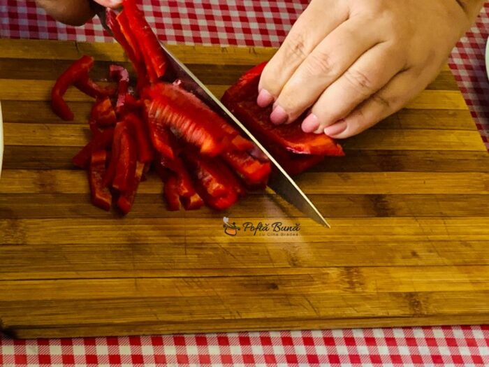 Rulouri de pui cu legume si prosciutto rulouri piept pui cu legume reteta gina bradea 4 700x525 - Rulouri de pui cu legume si prosciutto