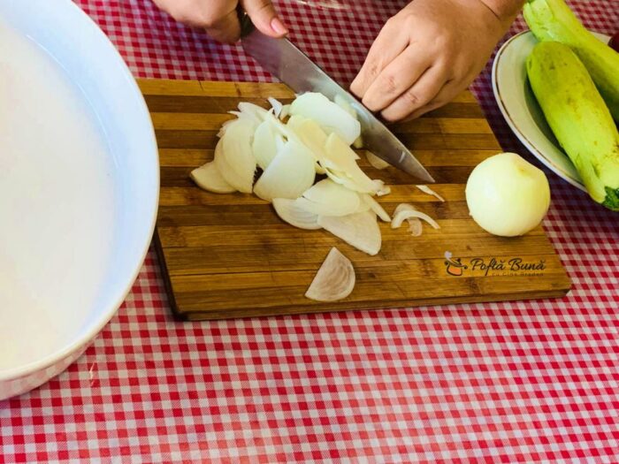 Rulouri de pui cu legume si prosciutto rulouri piept pui cu legume reteta gina bradea 7 700x525 - Rulouri de pui cu legume si prosciutto