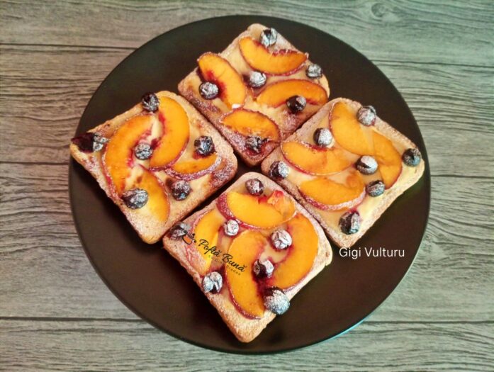 toast iaurt fructe reteta gina bradea 1 697x525 - Paine toast cu oua in stil asiatic