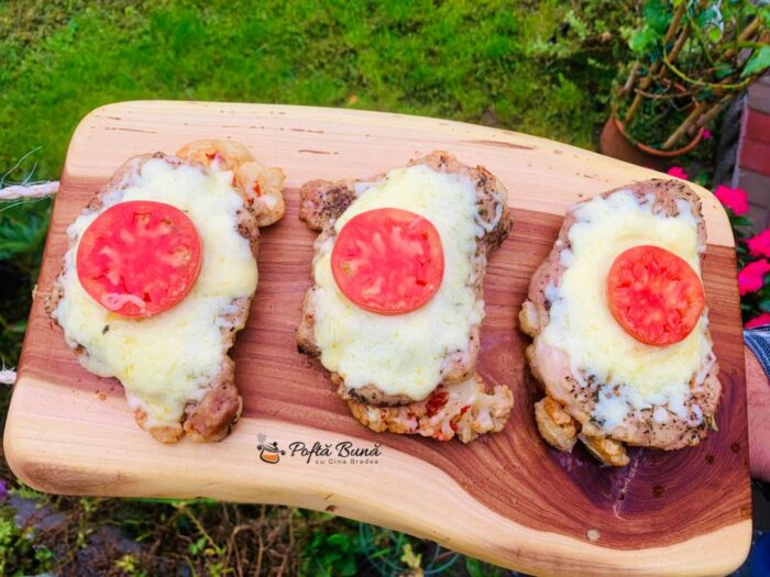 conopida mozzarella cotlet la cuptor reteta gina bradea 2 700x525 - Conopida la cuptor cu cotlet de porc si mozzarella