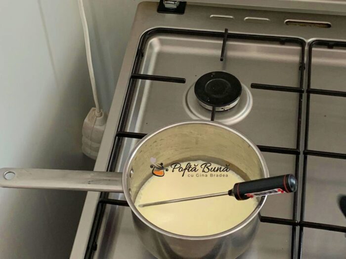 crema ganache ciocolata alba reteta gina bradea 1 700x525 - Crema ganache de ciocolata alba