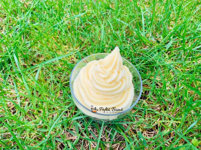Crema ganache de ciocolata neagra crema ganache ciocolata alba reteta gina bradea 4 700x525 - Crema ganache de ciocolata neagra