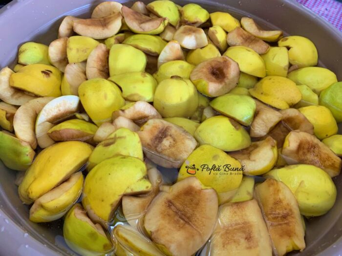 gem de gutui reteta gina bradea 1 700x525 - Gem de gutui rase sau cubulete