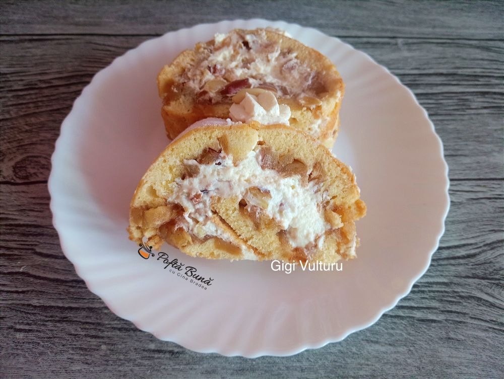 Rulada cu mere caramelizate Rulada cu mere caramelizate