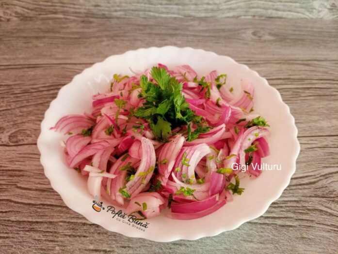 Salata de ceapa rosie