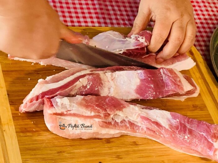 Varza dulce calita cu afumatura varza calita dulce carne afumatura reteta gina bradea 11 700x525 - Varza dulce calita cu afumatura