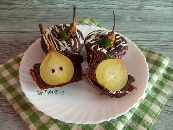 Sfecla rosie cu gorgonzola si nuci briose cu pere reteta gina bradea 2 697x525 - Sfecla rosie cu gorgonzola si nuci