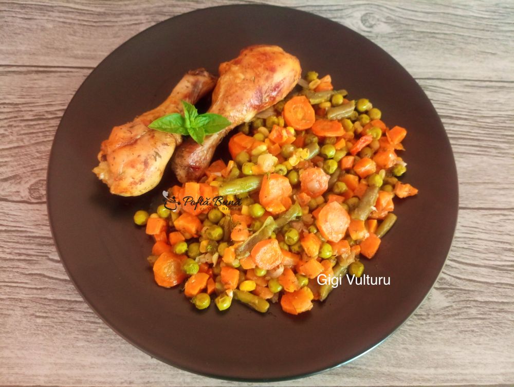 Mix de legume mexicane cu carne de pui la cuptor Mix de legume mexicane cu carne de pui la cuptor