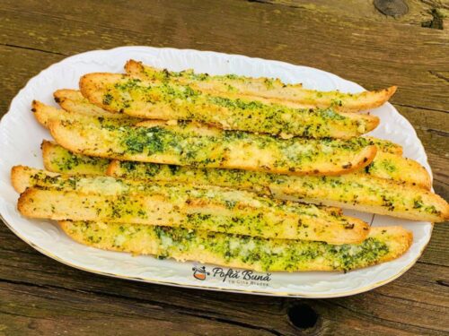 Minibaghete cu patrunjel, usturoi si parmezan Minibaghete cu patrunjel, usturoi si parmezan