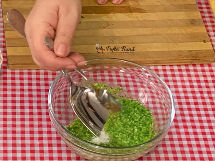 Minibaghete cu patrunjel, usturoi si parmezan Minibaghete cu patrunjel, usturoi si parmezan