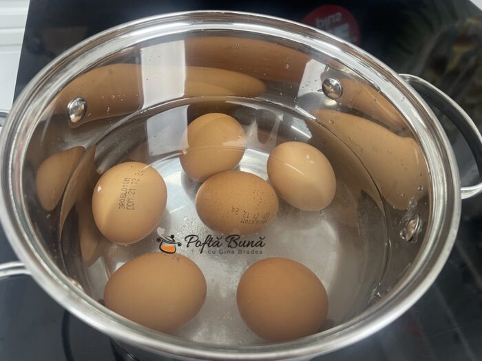 Oua umplute cu pate de ficat maioneza gina bradea 1 700x525 - Oua umplute cu pate de ficat