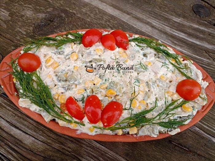 Salata cu piept de pui, ciuperci, maioneza Salata cu piept de pui ciuperci maioneza porumb si castraveti reteta gina bradea 1 700x525 - Salata cu piept de pui, ciuperci, maioneza