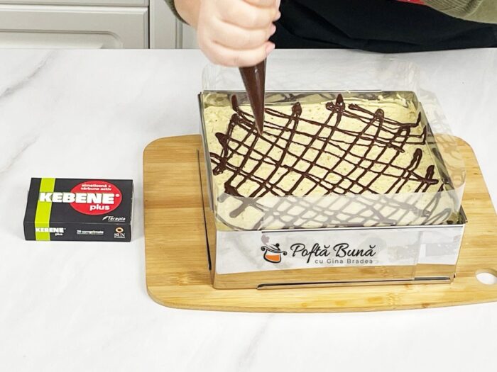 Tiramisu Dubai cu fistic si ciocolata Tiramisu Dubai cu fistic si ciocolata