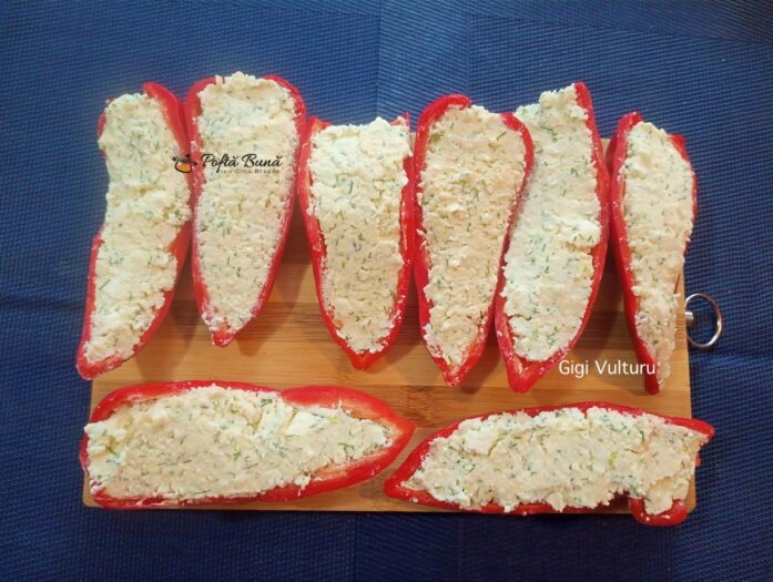 Ardei capia umpluti cu branza ardei capia umpluti branza reteta gina bradea 3 697x525 - Ardei capia umpluti cu branza