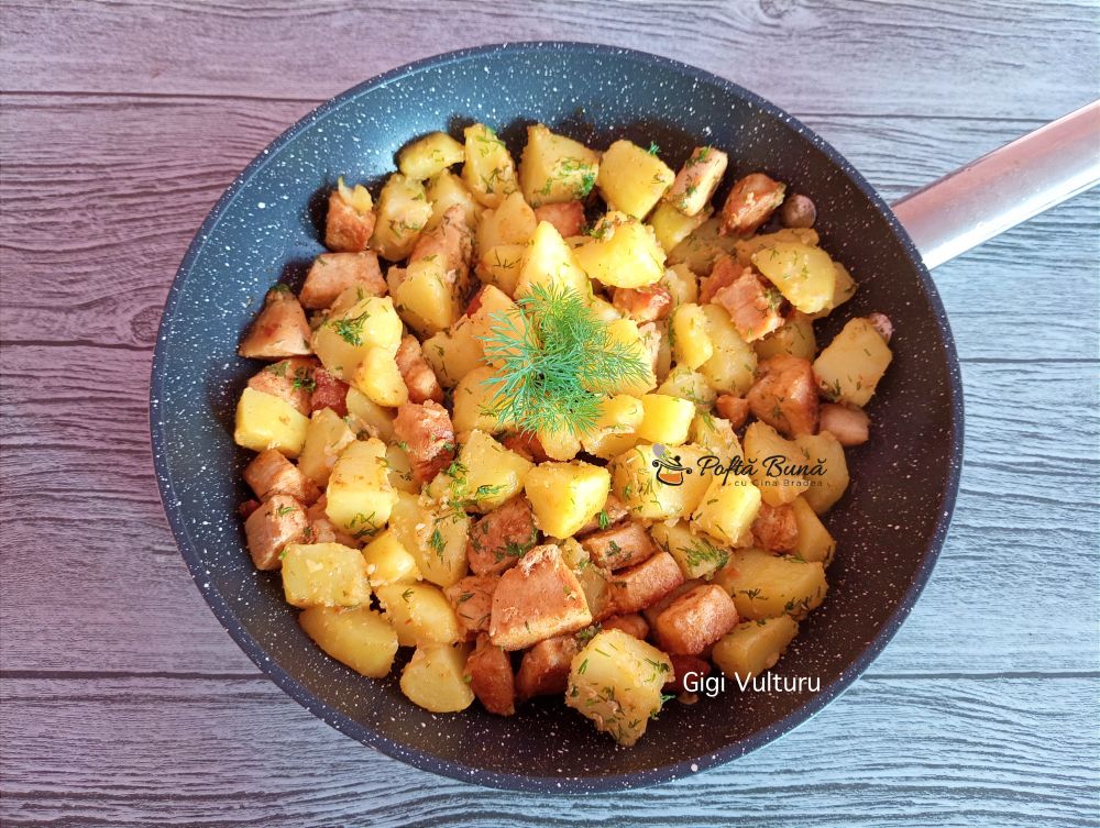 Cartofi cu piept de pui la tigaie