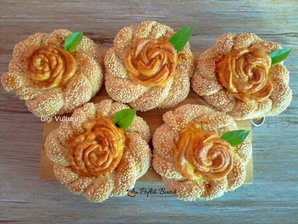 Chifle cu susan umplute cu dovleac si cascaval chifle umplute susan dovleac cascaval reteta gina bradea 1 - Chifle cu susan umplute cu dovleac si cascaval