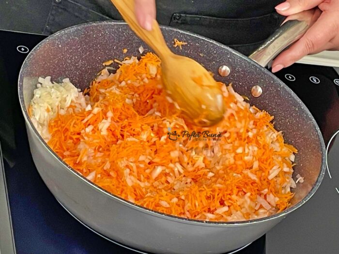 Sarmale de post cu orez si legume sarmale de post cu orez si legume reteta gina bradea 6 700x525 - Sarmale de post cu orez si legume