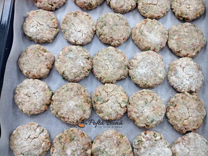 Chiftele la cuptor reteta din carne si dovlecei