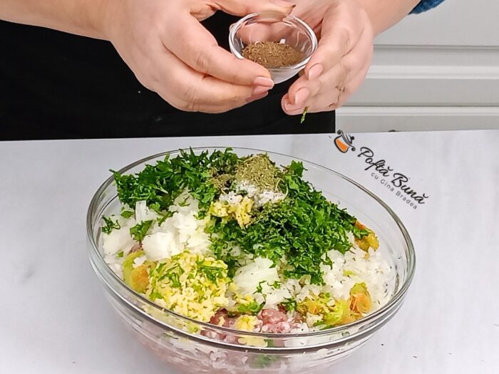 Chiftele la cuptor reteta cu carne de porc vita pui si dovlecei gina bradea 7 700x525 - Chiftele la cuptor reteta din carne si dovlecei