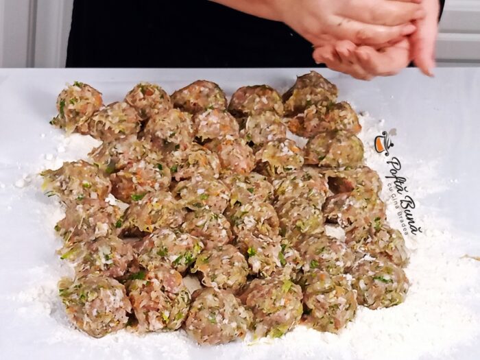 Chiftele la cuptor reteta din carne si dovlecei