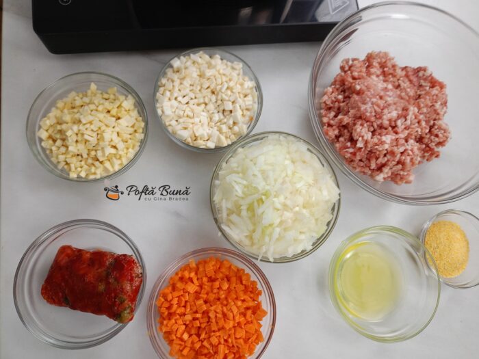 Ciorba de perisoare cu smantana si leustean tarhon reteta ardeleneasca gina bradea 2 700x525 - Ciorba de perisoare cu smantana