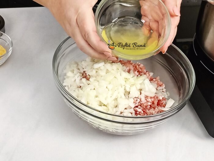 Ciorba de perisoare cu smantana si leustean tarhon reteta ardeleneasca gina bradea 7 700x525 - Ciorba de perisoare cu smantana