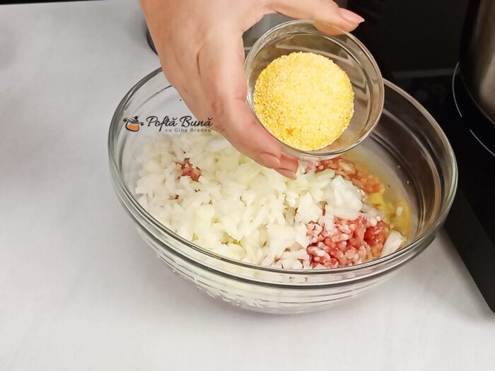 Ciorba de perisoare cu smantana si leustean tarhon reteta ardeleneasca gina bradea 8 700x525 - Ciorba de perisoare cu smantana