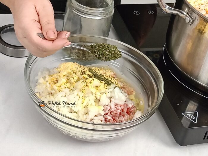 Ciorba de perisoare cu smantana si leustean tarhon reteta ardeleneasca gina bradea 9 700x525 - Ciorba de perisoare cu smantana