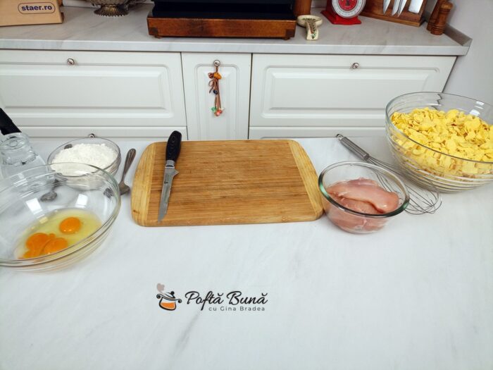 Degetele de pui in fulgi de porumb reteta gina bradea 2 700x525 - Degetele de pui la cuptor