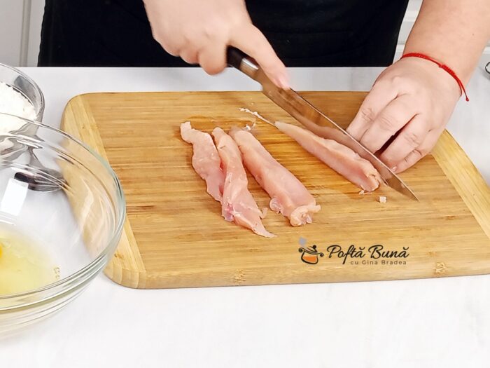 Degetele de pui in fulgi de porumb reteta gina bradea 3 700x525 - Degetele de pui la cuptor