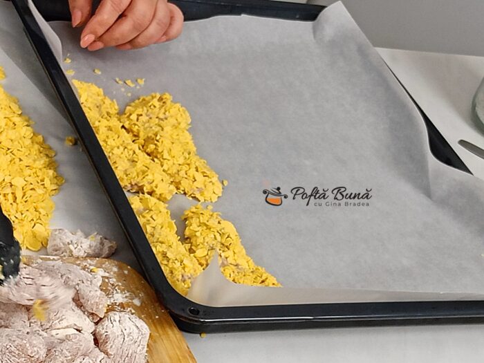 Degetele de pui in fulgi de porumb reteta gina bradea 8 700x525 - Degetele de pui la cuptor