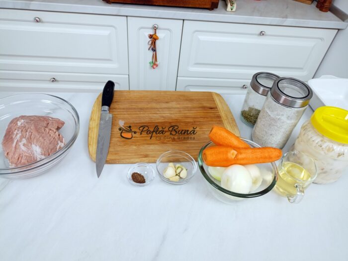 Friptura taraneasca de porc cu untura ceapa si morcov la cuptor reteta gina bradea 2 700x525 - Friptura taraneasca de porc cu legume