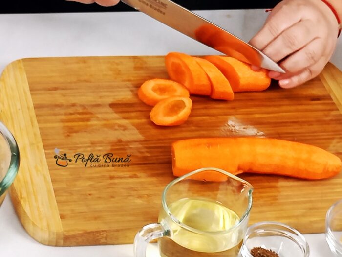 Friptura taraneasca de porc cu untura ceapa si morcov la cuptor reteta gina bradea 4 700x525 - Friptura taraneasca de porc cu legume