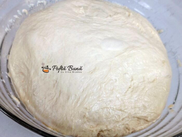 Paine fara framantare coapta in oala reteta gina bradea 5 700x525 - Paine fara framantare coapta in oala