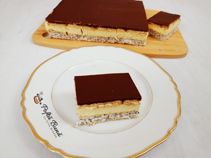 Prajitura Tosca cu mac, crema de vanilie, biscuiti si ciocolata Prajitura Tosca cu mac, crema de vanilie, biscuiti si ciocolata