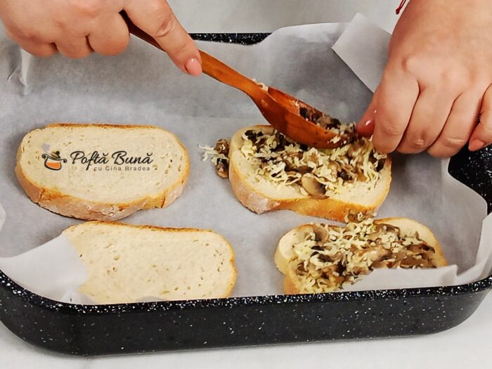 Tartine cu ciuperci si mozzarella sau cascaval